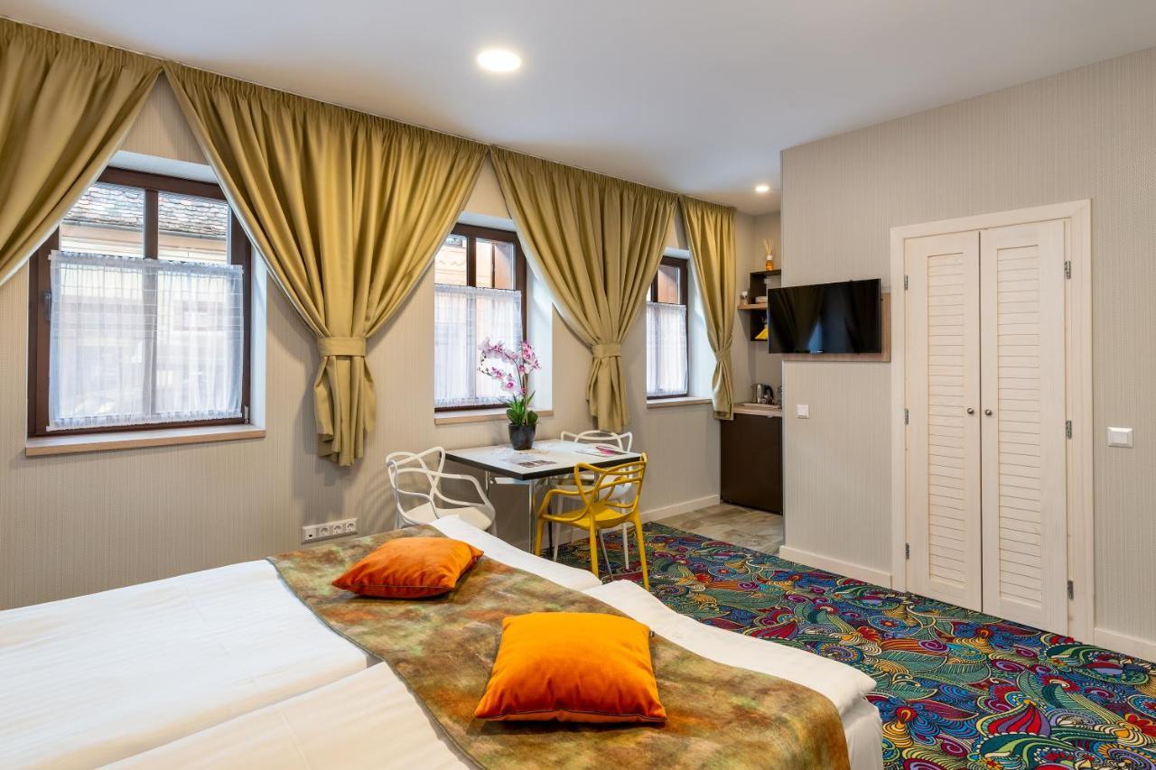 Blumenhaus Sibiu Aparthotel Luaran gambar